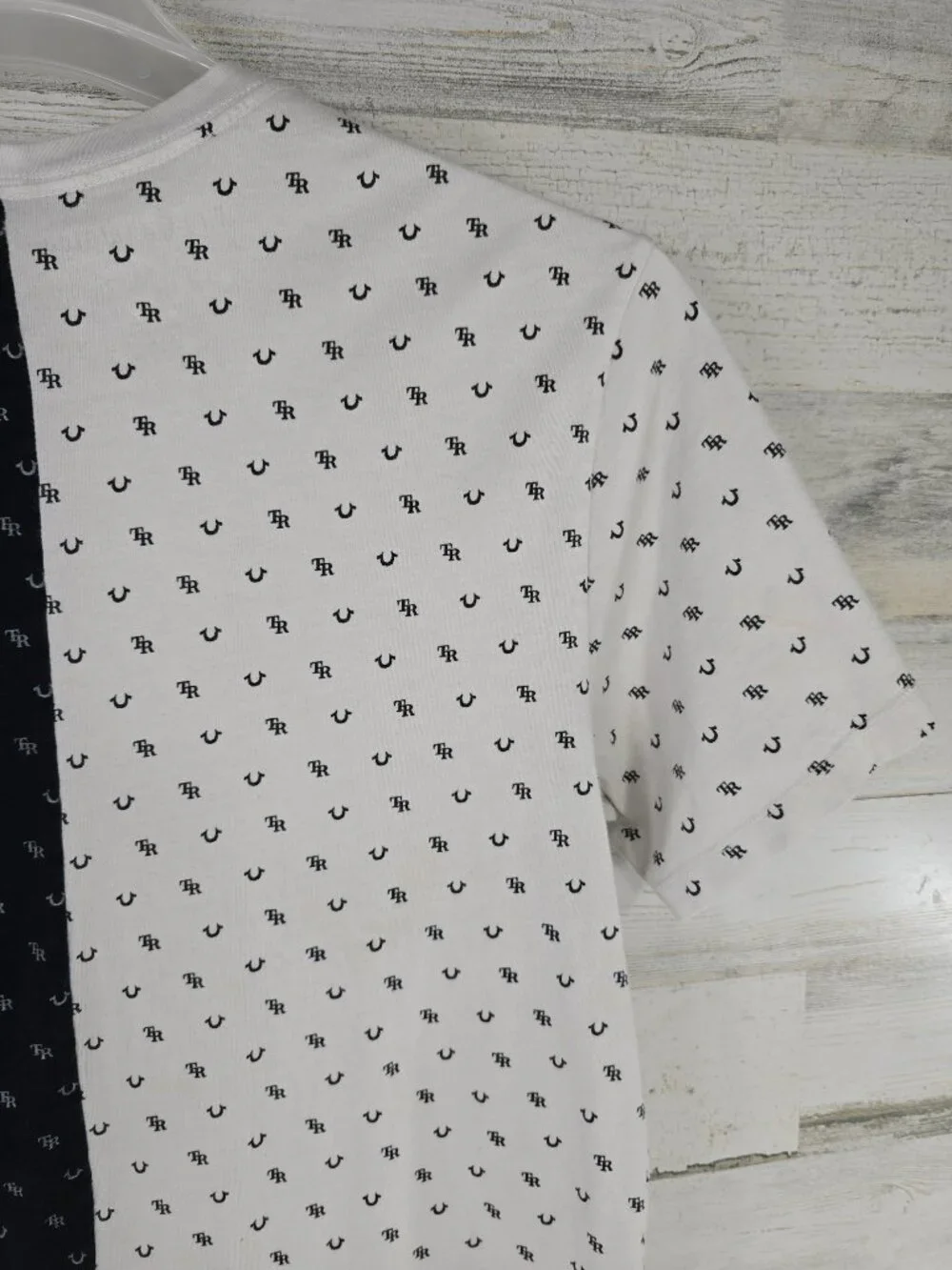 True Religion Men's Split Monogram Tee T- Shirt in Black/White MEN'S SIZE MEDIUM